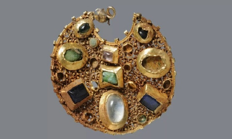 Nhóm nghiên cứu vẫn chưa rõ các cổ vật là tài sản cá nhân hay trộm cắp, hoặc chúng có được chôn trong nghi thức hay không.