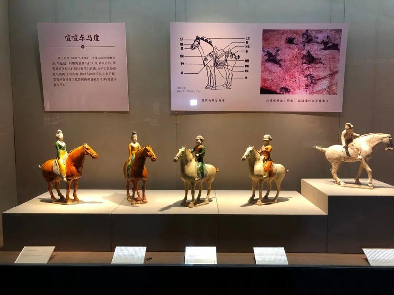 Kỹ thuật nung cũng rất phức tạp và yêu cầu nung ở nhiệt độ cao. Một số loại men cần được nung trong lò lần thứ hai để đạt được hiệu quả mong muốn.