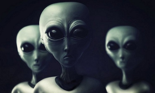 Pat Robertson và Rev. Jerry Falwell từng tuyên bố, Trái đất chỉ chứa duy nhất một cuộc sống thông minh ngoài vũ trụ.