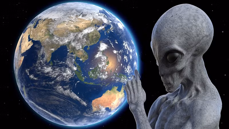 Paul Hellyer cáo buộc các nhà lãnh đạo thế giới đang giữ bí mật về sự tồn tại của người ngoài hành tinh trên Trái Đất.