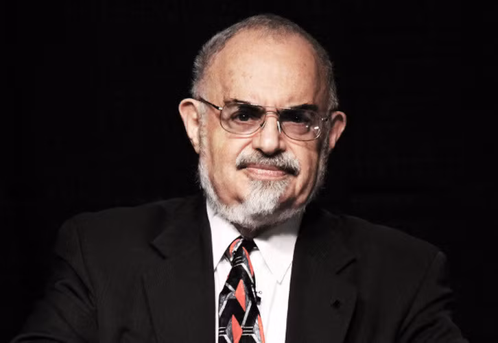 Nói về việc chính phủ các nước trên thế giới bắt buộc phải giữ bí mật về người ngoài hành tinh, Stanton Terry Friedman, một người đã cống hiến gần cả đời cho việc tìm kiếm các manh mối trong những vụ tranh cãi về người ngoài hành tinh và UFO đã chỉ ra nhưng lý do như sau.