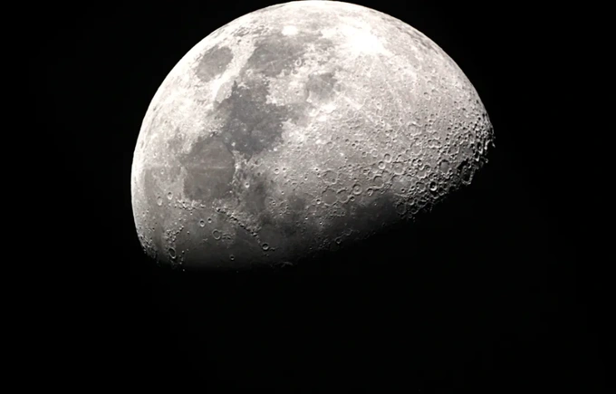 Kết quả nghiên cứu cho thấy chúng chứa một lượng nước đáng kể, lên tới từ 300 triệu tấn đến 270 tỷ tấn trên toàn bộ bề mặt của Mặt Trăng.