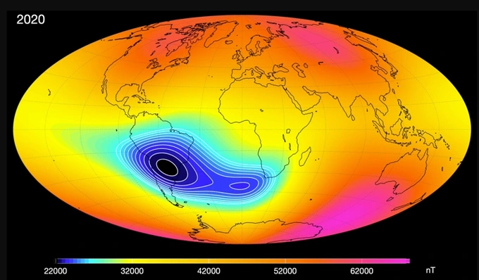 Theo mô tả của cơ quan này, đó là một vùng khổng lồ, có cường độ từ trường thấp hơn so với bầu trời trên hành tinh của chúng ta, trải dài giữa khu vực Nam Mỹ và Tây Nam Châu Phi.