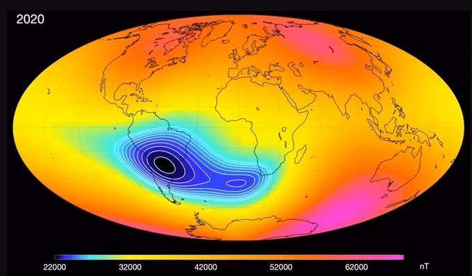 Theo mô tả của cơ quan này, đó là một vùng khổng lồ, có cường độ từ trường thấp hơn so với bầu trời trên hành tinh của chúng ta, trải dài giữa khu vực Nam Mỹ và Tây Nam Châu Phi.