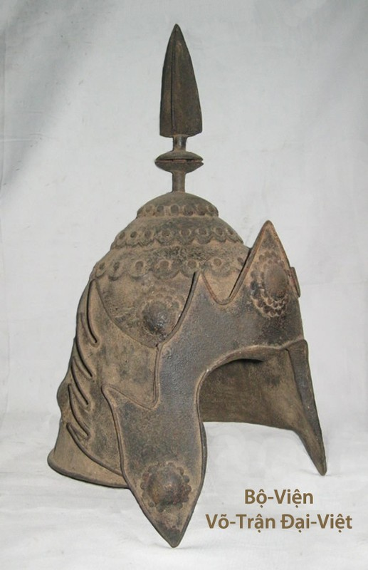 Ngoài ra, đối với các cung thủ, lông trên mũ giáo cũng là một thành phần phụ trợ quan trọng. Họ chỉ cần quan sát hướng rung lắc của lông để phân biệt hướng và độ mạnh của lực gió, từ đó có thể nhanh chóng điều chỉnh hướng đi phù hợp.