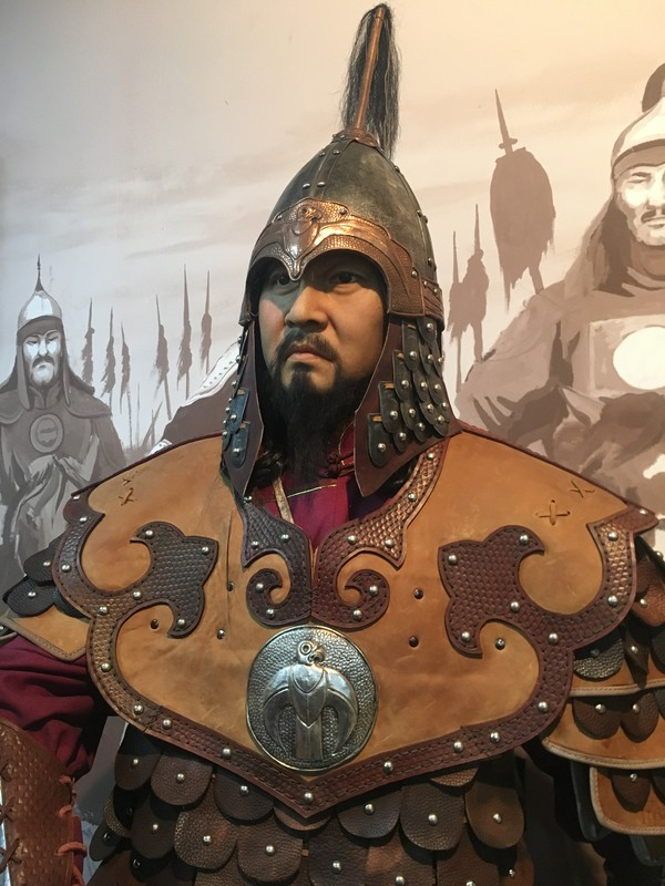 Công dụng thứ ba là dùng làm giá đỡ để nấu ăn. Thời xưa, các binh lính thường phải hành quân trong nhiều ngày khi đi chiến đấu. Nếu gặp phải tình huống không có dụng cụ nấu ăn hoặc hỏa đầu quân không theo kịp, binh lính có thể dùng mũ đội đầu làm "nồi" nấu ăn. Phần nhọn trên mũ binh lính có thể tháo xuống sử dụng như giá đỡ của chiếc nồi đặc biệt đó.