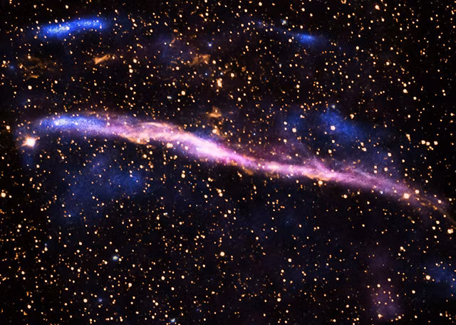 Ghi chép sau đây bởi người Trung Quốc về siêu tân tinh: "Năm thứ hai, niên hiệu Trung Bình, tháng thứ 10, vào ngày Quý Hợi ( 7 tháng 12), một ngôi sao kỳ lạ xuất hiện ở giữa Nam Môn [nhóm sao (asterism) có chứa Alpha Centauri]. Nó giống như một tấm thảm tre lớn. Nó hiển thị năm màu, vừa dễ chịu vừa ngược lại. Nó dần dần giảm đi. Vào tháng thứ 6 của năm kế tiếp nó biến mất.