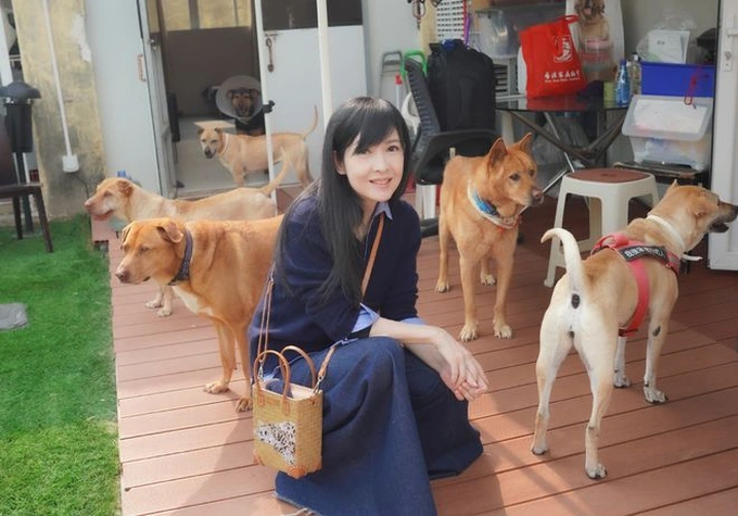 Ngoai hinh tre dang kinh ngac o tuoi 56 cua Chau Hue Man