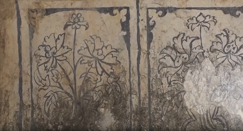 Dựa trên đánh giá về hình dạng, quy mô và những bức tranh tường được tìm thấy, chủ sở hữu của ngôi mộ có thể thuộc về tầng lớp quý tộc từ thời nhà Minh (1368 - 1644).