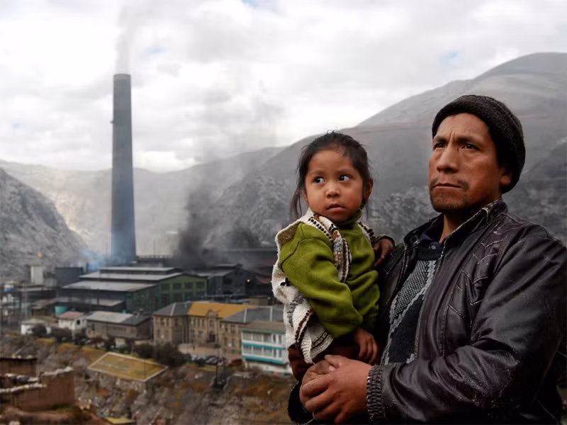 Đối với khoảng 25.000 cư dân tại đây, cuộc sống thực sự khủng khiếp vì hàm lượng asen, chì và lưu huỳnh dioxide trong không khí luôn ở mức cao. Không chỉ vậy, mưa axit còn phá huỷ hết thảm thực vật bao quanh khu vực.