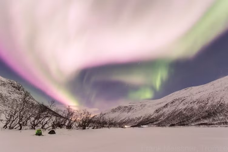 Tuy nhiên, trong cơn bão Mặt Trời lần này, vết nứt trong từ quyển Trái Đất đã cho phép gió Mặt Trời xuyên qua độ sâu dưới 100 km, nơi nitơ là khí dồi dào nhất.