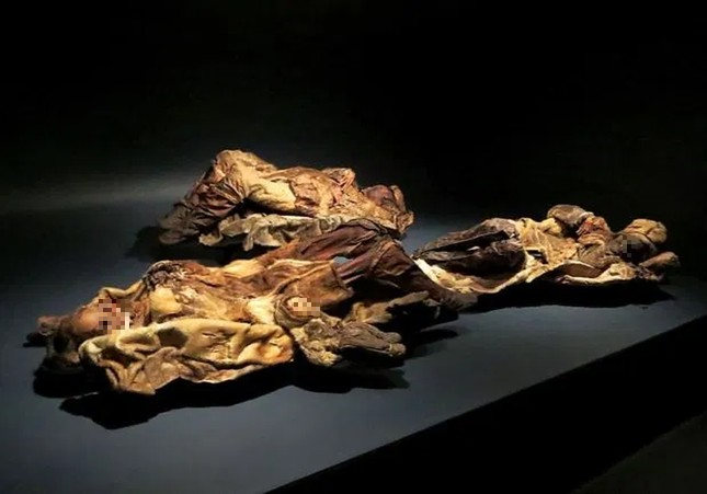 Khi nghiên cứu và khám nghiệm lý do tử vong của xác ướp, các nhà khoa học đã khám phá ra một sự thật đau lòng: Đứa bé này đã phải chết theo cách rất thảm khốc, đó là bị chôn sống.