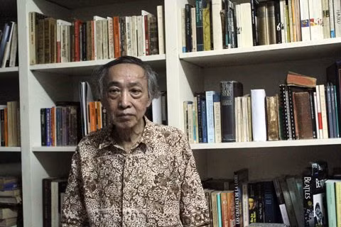 Ngoài dịch thuật, Dương Tường phê bình văn học, mỹ thuật, làm thơ. Ông từng thể nghiệm nhiều hình thức thơ mới lạ trong các tập Dương Tường - Thơ, 36 bài tình (in chung với Lê Đạt), Đàn (thơ ngoài lời), Thơ Dương Tường - Mea culpa và những bài khác.