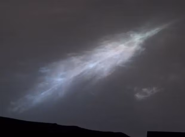 NASA cho biết, chiến binh của họ - xe tự hành Curiosity đã lần đầu tiên chụp được các tia nắng Mặt Trời trên Sao Hỏa.