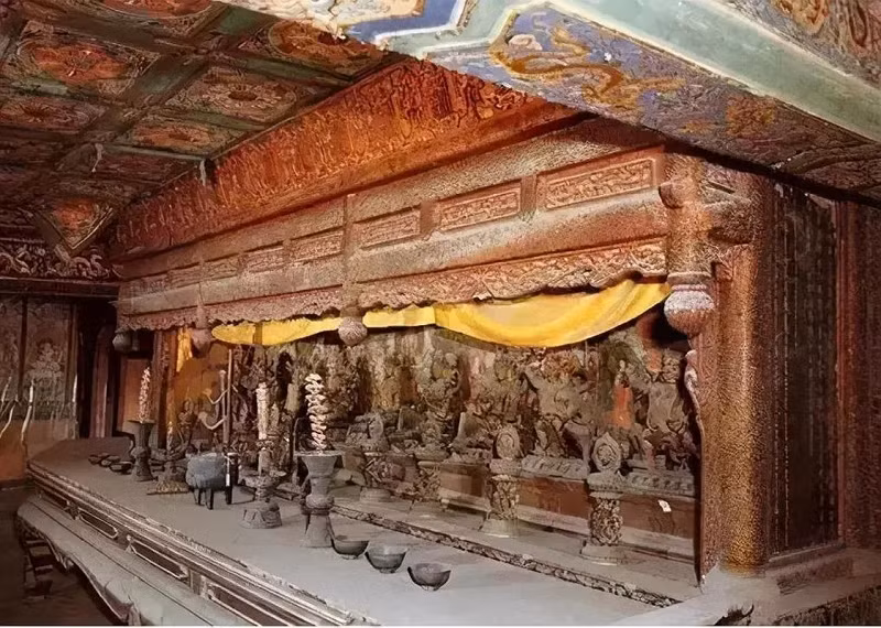 Vũ Hoa Các là một trong số đó. Theo các nhà nghiên cứu, đây được cho là ngôi chùa dành riêng cho hoàng đế, ngoại trừ các Lạt ma làm nghi lễ thì không ai được phép bước vào.