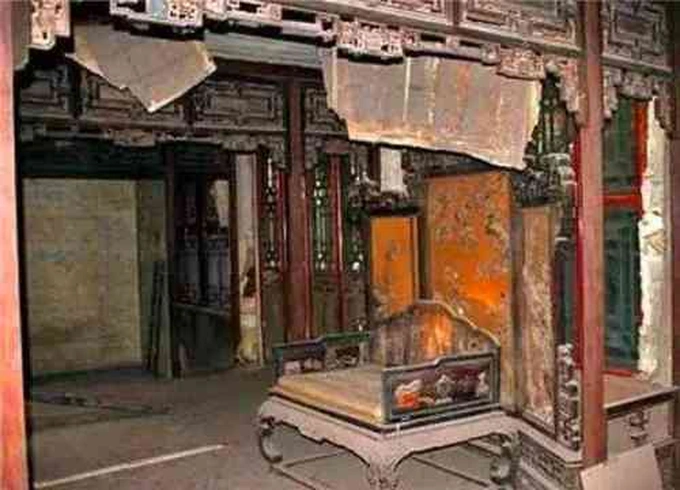 Lãnh cung bị coi là nơi không đáng ghé thăm. Đa số các lãnh cung đến nay bị hư hại nặng nề, tiềm ẩn quá nhiều rủi ro. Chi phí sửa chữa cao nhưng số tiền thu lại không đủ để bù đắp bởi những nơi này không được tu bổ từ quá lâu.