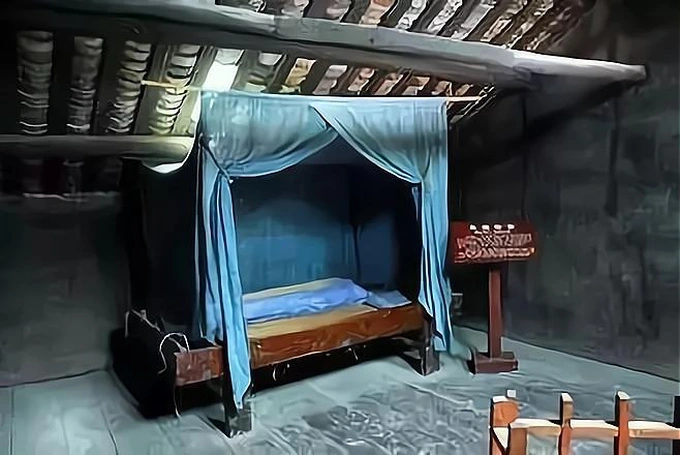 Hơn nữa, lãnh cung vốn là nơi chứa đựng nhiều ký ức đau buồn. Rất nhiều phụ nữ bất hạnh đã bỏ mạng tại những cung điện lạnh lẽo này. Thậm chí, nhiều người có thể thấy khó chịu khi bước vào trong.