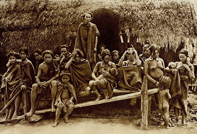 Người Thượng ở vùng hồ Dankia, cao nguyên Lang Biang, nay thuộc huyện Lạc Dương, tỉnh Lâm Đồng. (Ảnh: Gallica.bnf.fr.)