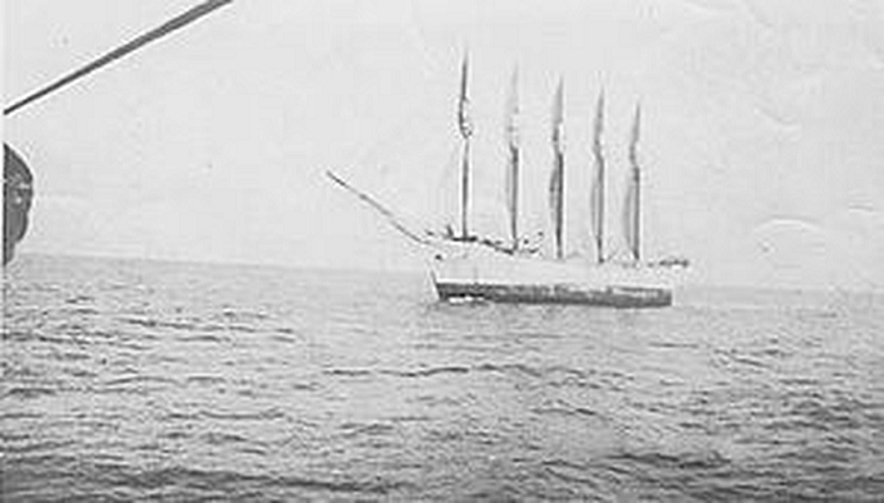 2. Tàu Carroll A. Deering: Được biết đến là tàu chở hàng hóa thương mại lớn của Mỹ. Tuy nhiên, sau khi sự cố xảy ra, Carroll A. Deering đã biến thành con tàu nổi tiếng đáng sợ và bí ẩn trong lịch sử.