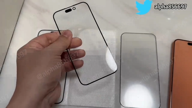 Theo đó, iPhone 15 Pro/Pro Max sẽ có viền màn hình khá mỏng và đã được bo cong hơn ở 4 cạnh. (Ảnh: alpha856697)