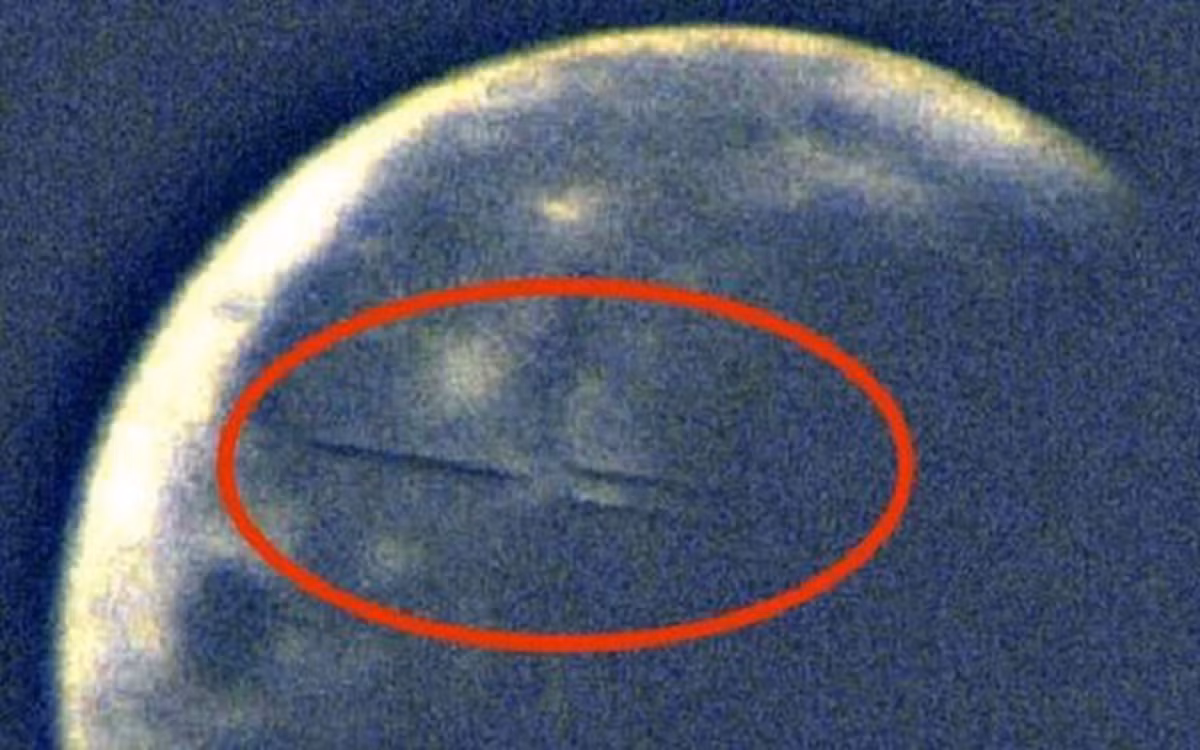 Theo ông Waring, hạm đội UFO dài tới 10 km. Các UFO dài khoảng 2-3 km đã được các phi công và các nhân chứng khác nhìn thấy và báo cáo.