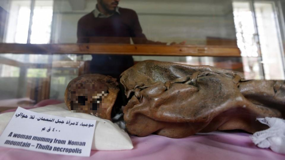 Các nhà khoa học đang hết sức cố gắng để giữ gìn những di sản vô giá này song một số xác ướp đã bắt đầu xuống cấp.