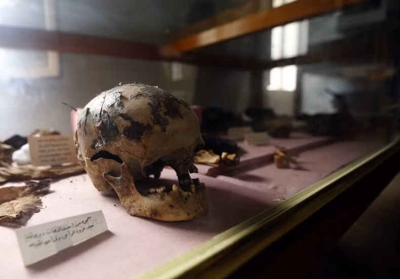 Từ thành phố cổ Palmyra ở Syria cho đến Sanaa, các điểm khảo cổ và nhà bảo tàng trong khu vực Trung Đông đang bị đe dọa nghiêm trọng bởi những cuộc xung đột bạo lực mà không hề có dấu hiệu thuyên giảm. Thành cổ và thủ đô Sanaa của Yemen chính thức được đưa vào danh sách Di sản Thế giới của Tổ chức UNESCO từ năm 1986 nhưng hiện đang gặp nguy hiểm do cuộc nội chiến bùng nổ năm 2015 tại quốc gia này.