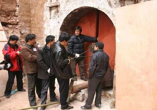 Sau khi điều tra kỹ lưỡng, các nhà khảo cổ học phát hiện ra rằng 6 cô gái trẻ này là thê thiếp của Dĩnh Tĩnh Vương trong vương phủ.