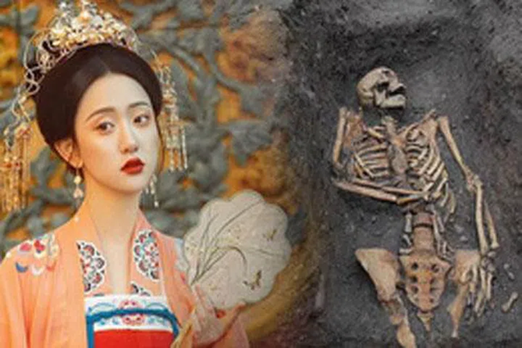 Không những vậy, bên trong quan tài còn có nhiều bùn, cát. Điều này cho thấy những kẻ trộm mộ từng mở nắp quan tài và gây ra xáo trộn trên.