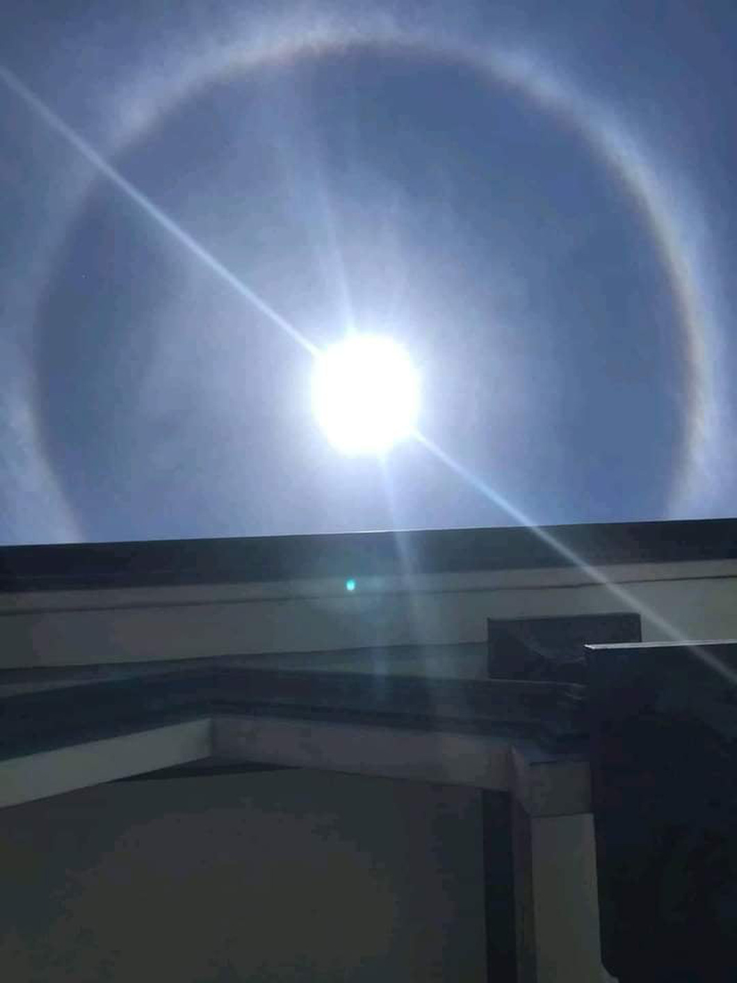 Khi nhiệt độ tăng cao, những vùng gần mặt trời sẽ thường xuất hiện tình trạng không khí lạnh và không khí nóng giao nhau.