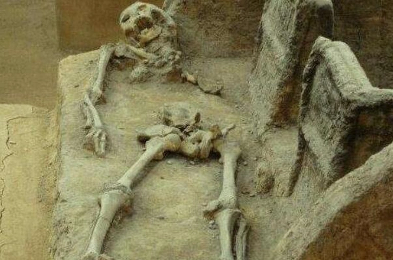 Kết quả nghiên cứu cho thấy trong xương những đứa trẻ đều tồn tại thành phần thủy ngân, điều này là do chúng đã bị ép uống thủy ngân để chết theo chủ mộ chứ không phải cái chết tự nhiên.