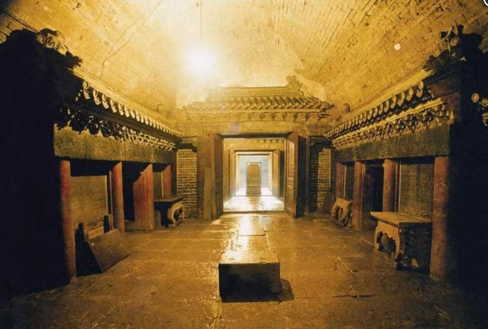 Tục tuẫn táng xuất hiện từ thời nhà Chu, được cho là hủ tục tàn nhẫn, độc ác và không đúng với thuần phong mỹ tục nên đã dần bị loại trừ khỏi dòng chảy lịch sử.