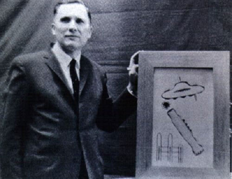 Năm 1965, một nhân chứng có tên Heflin khẳng định rằng đã chụp được ảnh một vật thể hình đĩa bay trên bầu trời California. Tuy nhiên, người này cho biết những tấm ảnh gốc đã được trao cho một người đàn ông tự xưng là đại diện của Bộ Phòng không Bắc Hoa Kỳ. Về sau cơ quan này lên tiếng xác nhận chưa bao giờ cử ai làm nhiệm vụ này cả.