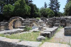 Để trấn an các nhà khảo cổ học, người ta đã phát hiện ra rằng văn bản không được viết bằng máu, mà bằng mực đỏ tươi.