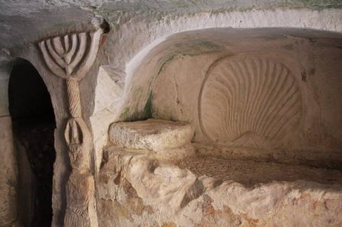 Vào thời điểm đó, có một loại người Do Thái khác, người "kính sợ Chúa", người có thể không tuân theo tất cả các điều răn trong niềm tin của người Do Thái.