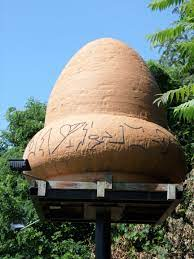 Sự kiện Kecksburg diễn ra vào ngày 9/12/1965, khi hàng ngàn người đã nhìn thấy quả cầu lửa khổng lồ lao qua bầu trời 6 tiểu bang của nước Mỹ và khu vực Ontario của Canada.Với vạch sáng khổng lồ rực lên trong bầu trời đêm, quả cầu lửa bí ẩn nhanh chóng thu hút sự chú ý của người dân, trước khi nó lao xuống một khu vực nào đó ở thị trấn Kecksburg, tiểu bang Pennsylvania.