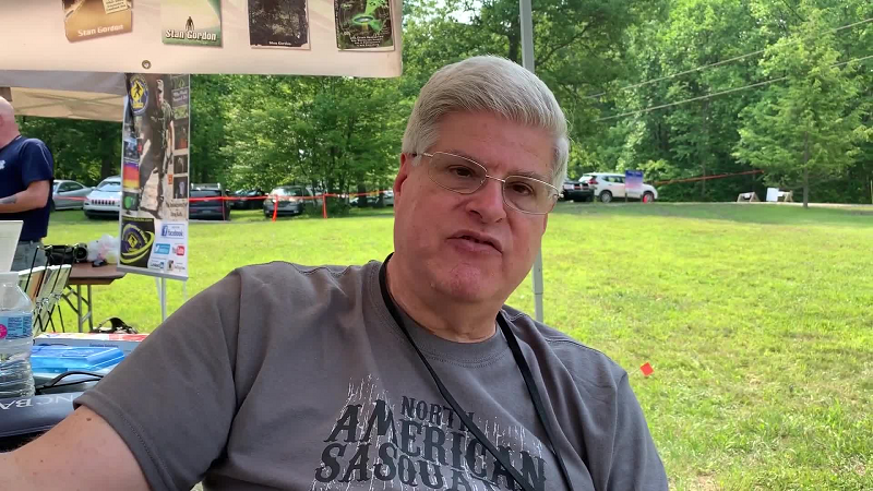 Stan Gordon là người có hơn 62 năm sau kiên trì với đam mê UFO của mình và trở nên nổi tiếng toàn thế giới với các cuộc điều tra về vật thể bay không xác định.