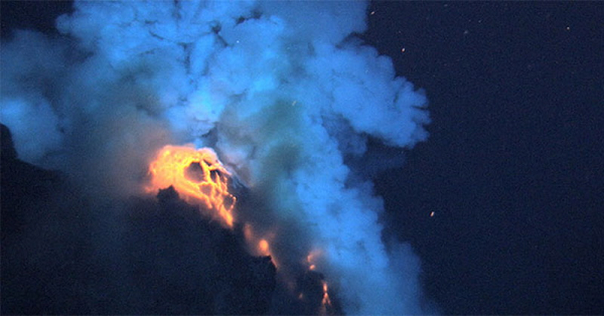 Những hòn đảo lớn như đảo Hawaii hay nhiều đảo thuộc Indonesia nằm trong “Vành đai lửa Thái Bình Dương” đều hình thình từ những vụ phun trào như vậy trong quá khứ. Chúng đã chịu đựng sự tác động vô cùng lớn của những núi lửa dưới đại dương để thành những hòn đảo như ngày nay.