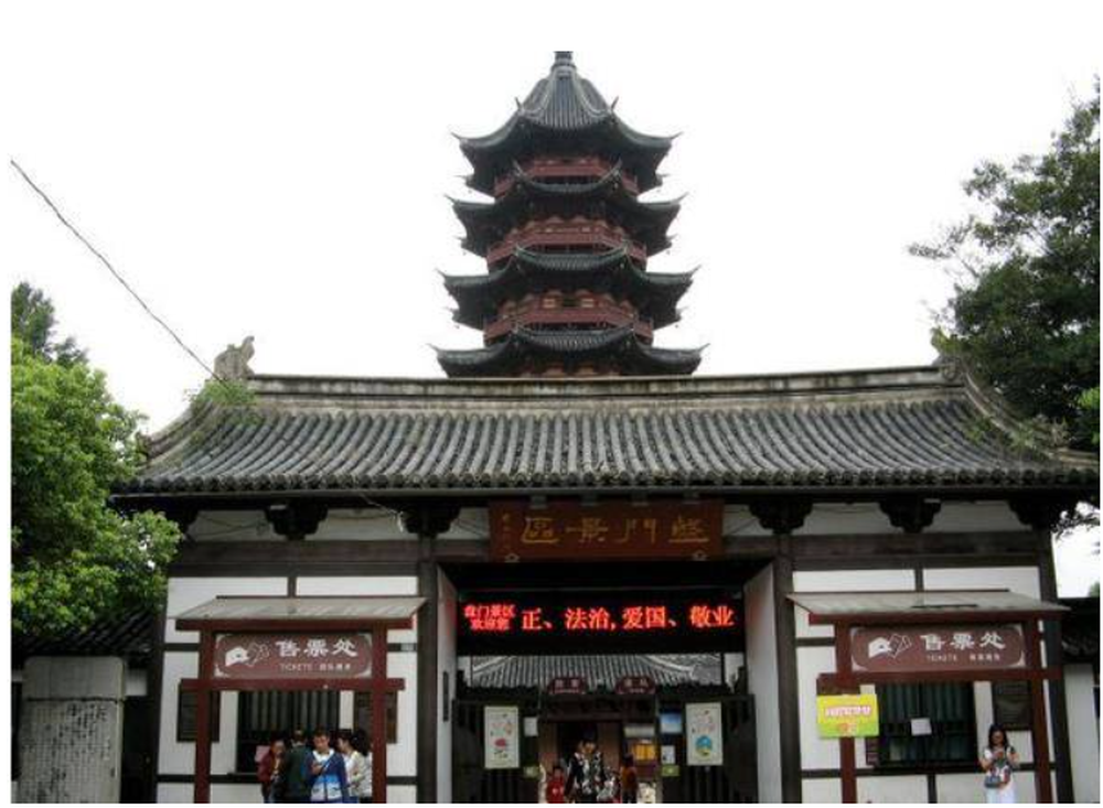 Được biết kho báu "khủng" này được tìm thấy bởi 3 đứa trẻ trong lúc đi tìm tổ chim đã vô tình phát hiện ra. Ba đứa trẻ ngây thơ không biết giá trị của kho báu vô tư chơi đùa, cho đến khi bố mẹ phát hiện ra thì đã vội vàng báo cáo sự việc với Ban Di tích Văn hóa địa phương.