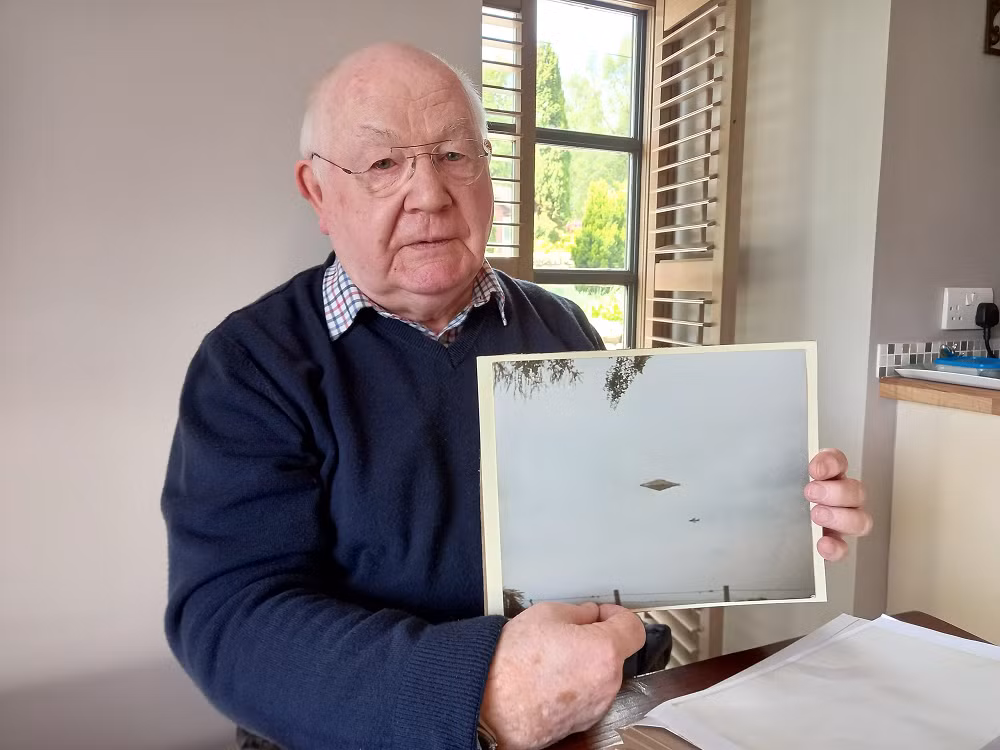 Andrew Robinson, giảng viên nhiếp ảnh tại Đại học Sheffield Hallam cho rằng bức ảnh không có dấu hiệu bị chỉnh sửa.