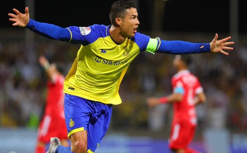 Ronaldo chong tra cao buoc tinh mot dem voi blogger noi tieng-Hinh-3