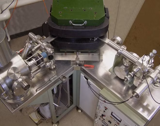 Mẫu đá này giàu carbon-12, loại carbon có nguồn gốc từ sinh vật hữu cơ, và có thể là bằng chứng cho thấy sinh quyển đã xuất hiện sớm hơn 300 triệu năm so với ước tính trước đây.