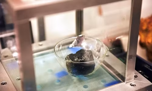 Cách đây không lâu, các nhà khoa học cũng những mẫu đá zircon tìm thấy có niên đại khoảng 4,4 tỷ năm trước ở Tây Úc.