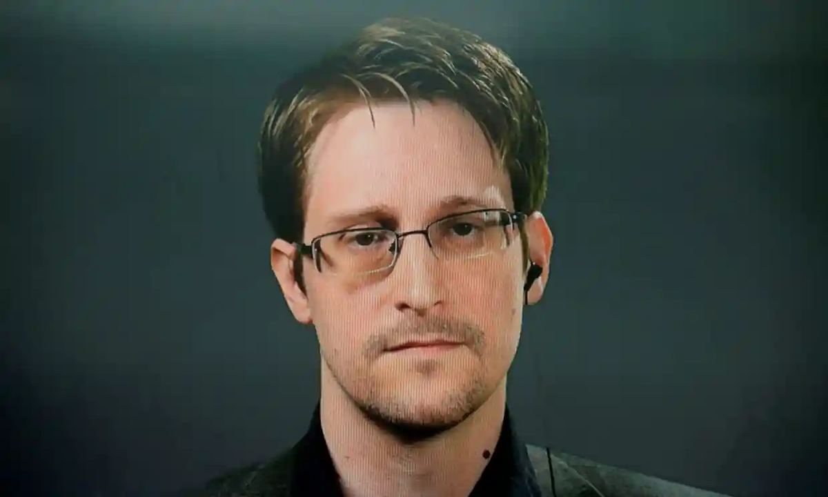 Cựu nhân viên cục Tình báo Trung ương Mỹ (CIA) Edward Snowden đã có tiết lộ gây sốc về nền văn minh tiến bộ chưa từng được biết đến bên trong lòng Trái Đất.