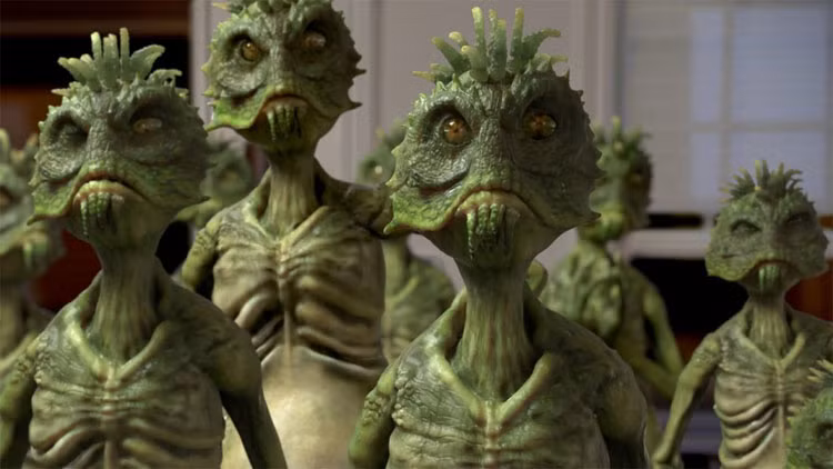 "Nếu có một nền văn minh ngoài hành tinh cố gắng tìm tín hiệu từ những nền văn minh khác, hoặc nền văn minh của con người cố tìm cách nghe ngóng những nền văn minh ngoài Trái Đất, thì điều đó chỉ xảy ra trong một giai đoạn phát triển rất ngắn trong xã hội của họ, khi mà mọi phương thức liên lạc được gửi qua những phương tiện thô sơ và ít bảo mật nhất", Snowden nói.