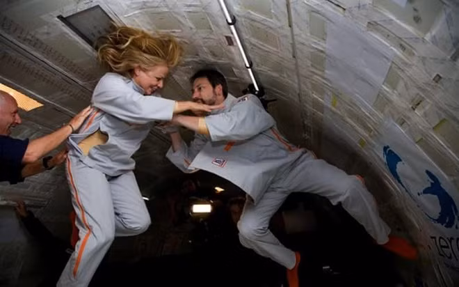 Vì vậy, các nhà du hành nữ dễ mắc bệnh ung thư, kể cả ung thư phổi. Ngoài ra, nữ phi hành gia còn dễ mắc rối loạn tiền đình.