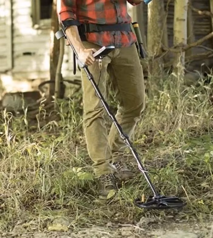 Ông Kamp cho biết chủ nhân của cục vàng trên đã sử dụng loại máy dò kim loại nghiệp dư Minelab Equinox 800 có giá 800 USD để tìm vàng.