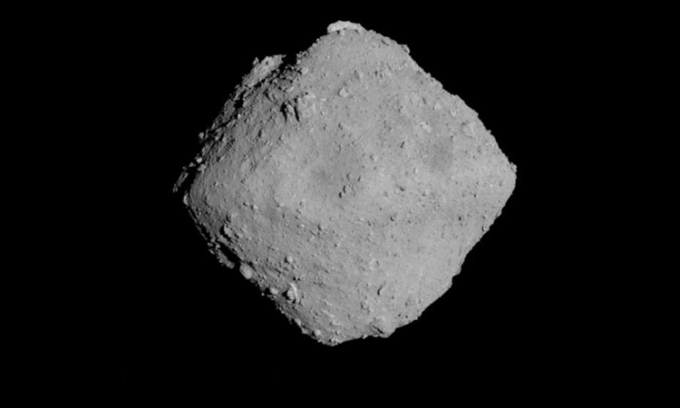 Vì vậy nó chính là một "bản thiết kế" sự sống nắm giữ manh mối về "quê hương" thực sự của Trái Đất.