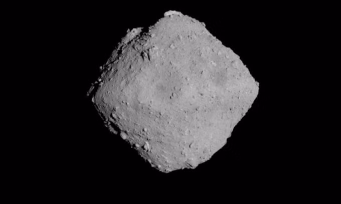 Vì vậy nó chính là một "bản thiết kế" sự sống nắm giữ manh mối về "quê hương" thực sự của Trái Đất.