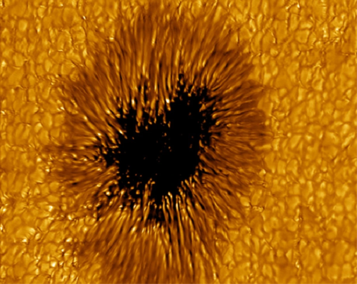 CME lần này phát ra từ vết đen AR3234, được xếp vào loại R, rất hiếm, được bắn vào hướng ngược lại với Trái Đất.